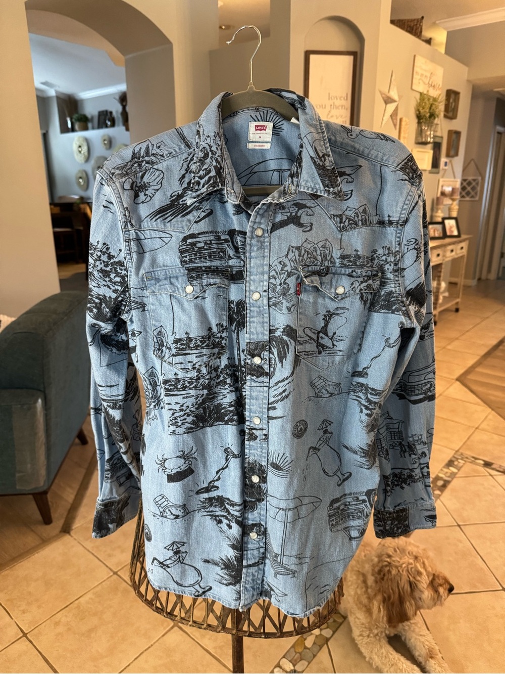 Levi’s Standard Western Shirt Men’s Medium Light Wash Denim All Over Surf Print